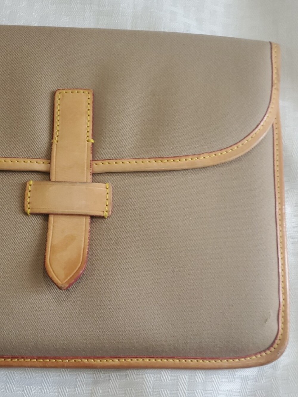 Dooney & Bourke Tan Canvas Ipod Folio with Light Brown Leather Trim - Picture 2 of 10